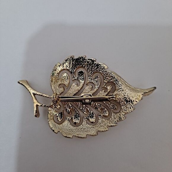 Goldtone Leaf brooch NWOT - Picture 7 of 7